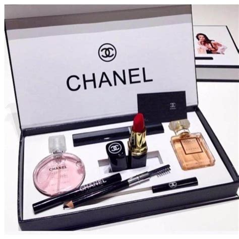 does macy's include gifts when you buy coco chanel perfume|chanel corporate gift set.